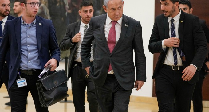 Generalulr (r) Tibon, care a condus lupta de salvare de la Kibbutzul Nahal Oz, îi cere demisia lui Netanyahu