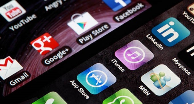 iOS vs Android: O Analiză Critică în Lumina Platformei de Știri Prunica.com