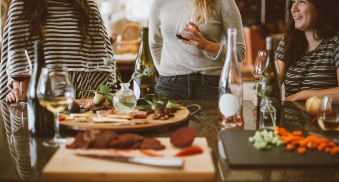 Băuturi care nu trebuie să-ți lipsească din casă dacă ai musafiri