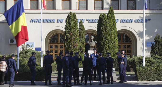 FOTO Larve de viermi în supa primită de studenții de la Academia de Poliție. Sindicatul Europol: Mâncare similară cu ce se primea în lagărele de muncă din comunism