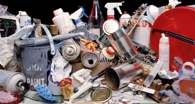 FOTO Peste 20 de tone de gunoi, scoase dintr-o gospodărie din Sectorul 2 al Capitalei