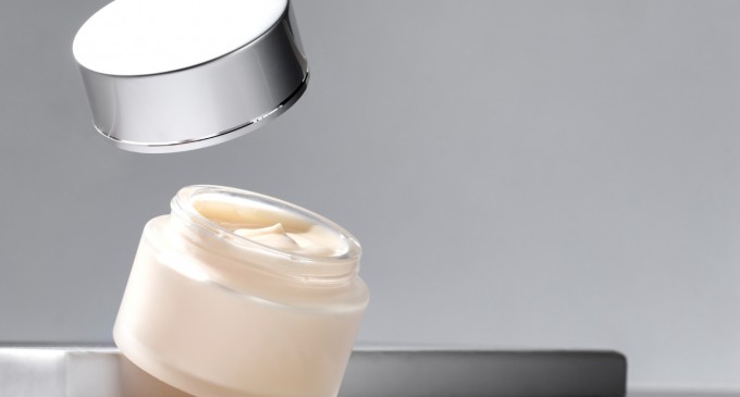 Ghidul complet al cremelor pentru față: Cum să le aplici corect pentru rezultate maxime