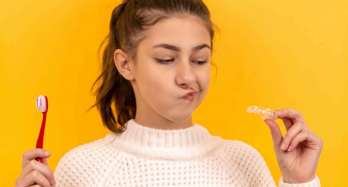 Cum să ai grijă corespunzător de dinții tăi după o intervenție de implant dentar