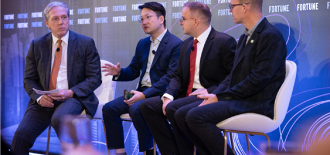 HONOR anunță viitorul smartphone-urilor pliabile și tehnologiei centrate pe nevoile utilizatorului la Forumul Global Fortune 2023