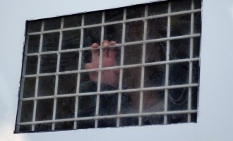 Pedeapsă maximă admisă pentru bărbatul care a răpit şi violat două surori de 10 şi 12 ani din Braşov. Sentința este definitivă