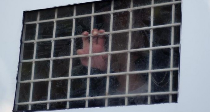 Pedeapsă maximă admisă pentru bărbatul care a răpit şi violat două surori de 10 şi 12 ani din Braşov. Sentința este definitivă