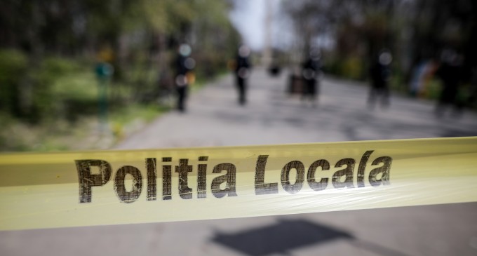 Cruzimi greu de imaginat. Polițistul local din Arad acuzat că a torturat până la moarte un bărbat a fost trimis în judecată