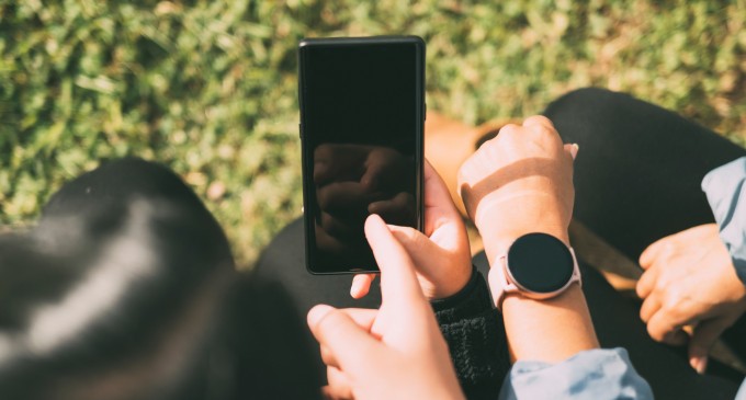 Noua Zeelandă: Prim-ministrul Christopher Luxon a anunţat interzicerea telefoanelor mobile în şcoli