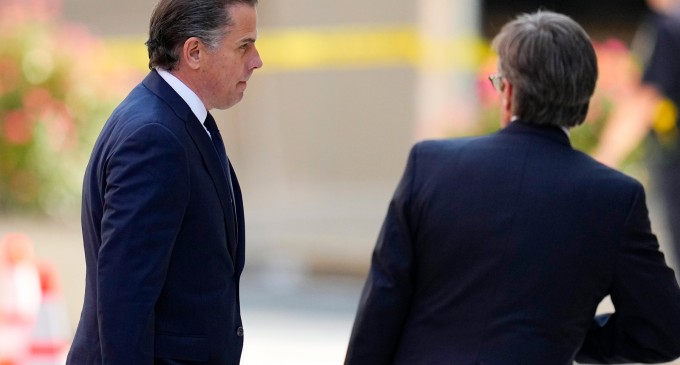 SUA: Fiul lui Joe Biden, inculpat pentru fraudă fiscală (instanţa)