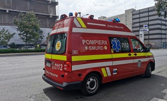 Un bărbat din Botoșani a murit, după ce a adormit cu ţigara aprinsă, iar casa i-a luat foc