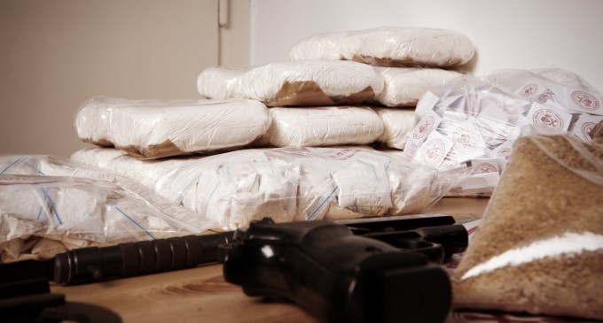 ​Șapte traficanți de droguri din Cluj-Napoca și Iași, reținuți / Cantitățile de droguri găsite de polițiști sunt evaluate la aproape un milion de euro