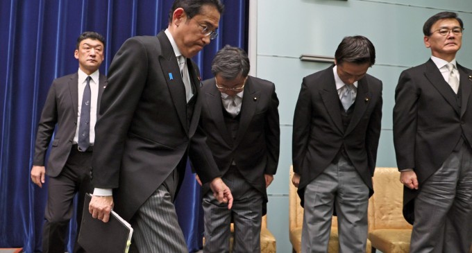În Japonia, un scandal politico-financiar „mătură” patru miniștri și amenință guvernul Kishida