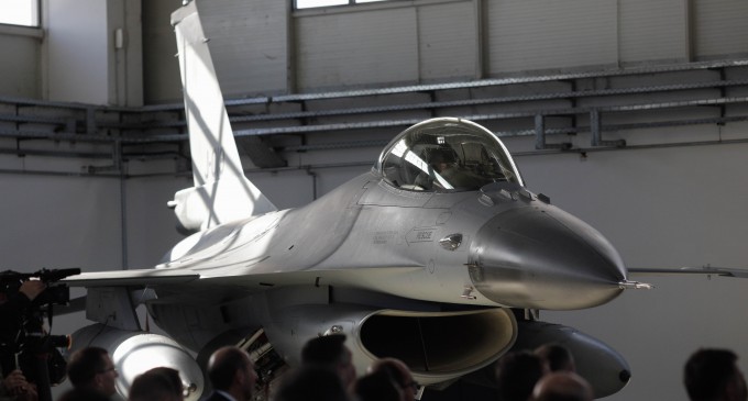 Olanda va livra 18 avioane F-16 Ucrainei