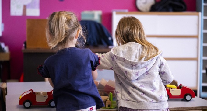 Elvețienii au adoptat ilegal copii din România, dar și din alte state, înainte 1990, a recunoscut guvernul elvețian: „Indiciile arată existența traficului de copii în aceste țări”