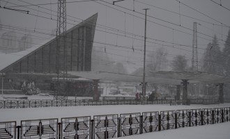 Vremea rea și sărbătorile: Se circulă cu greutate pe anumite rute, trenuri aglomerate, puncte vamale închise