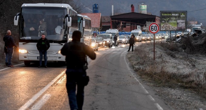 Alegeri în Serbia: Sute de sârbi din Kosovo au trecut frontiera pentru a vota