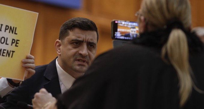 Diana Șoșoacă, plângere penală împotriva lui Simion: „M-a făcut scroafă”. „Afirmațiile mi-au indus o stare de temere”