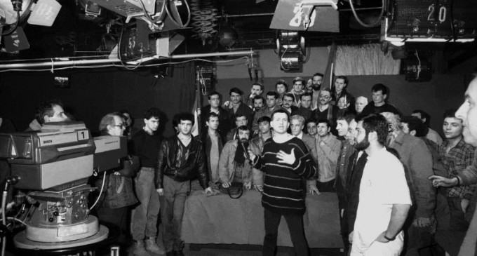 Mircea Dinescu: Dacă Ceauşescu trăia, la anul ieşea preşedinte cu 90%