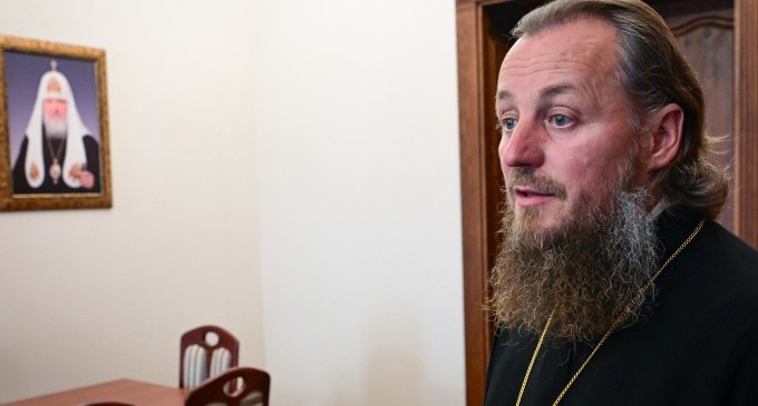 Rebeliunea preoţilor ortodocşi din Republica Moldova împotriva ferulei Moscovei. 50 de fețe bisericești au părăsit avanpostul Kremlinului pentru Patriarhia Română