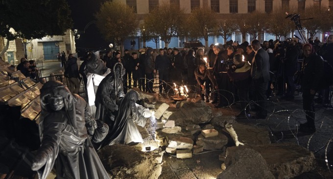 VIDEO Betleemul marchează Crăciunul cu o scenă a Nașterii lui Iisus printre moloz și sârmă ghimpată în solidaritate cu oamenii din Gaza