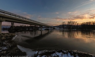 Avertizări cod galben și cod portocaliu pe mai multe râuri din țară