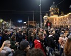 Noi proteste în Serbia. Mii de persoane au mărșăluit spre secția de poliție unde ar fi persoanele arestate cu o seară înainte