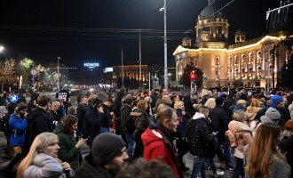 Noi proteste în Serbia. Mii de persoane au mărșăluit spre secția de poliție unde ar fi persoanele arestate cu o seară înainte