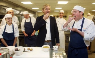 Renumitul bucătar australian Bill Granger a murit. „Naşul” pâinii prăjite cu avocado avea 54 de ani