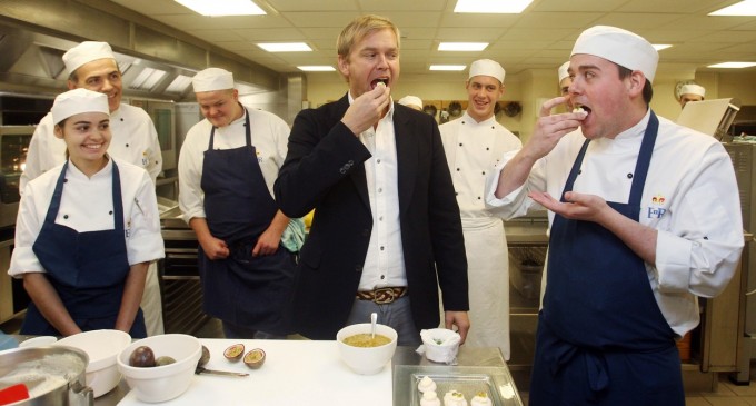 Renumitul bucătar australian Bill Granger a murit. „Naşul” pâinii prăjite cu avocado avea 54 de ani