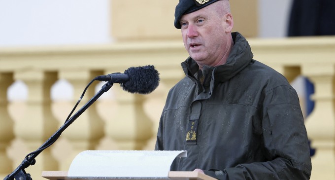 Comandantul șef al armatei olandeze își avertizează țara să se pregătească de un război cu Rusia