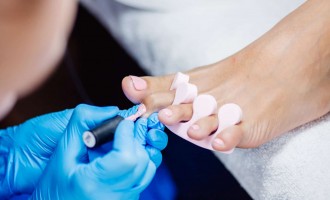 Trenduri pentru 2024 în materie de pedichiură – ce își vor dori clientele tale în perioada următoare