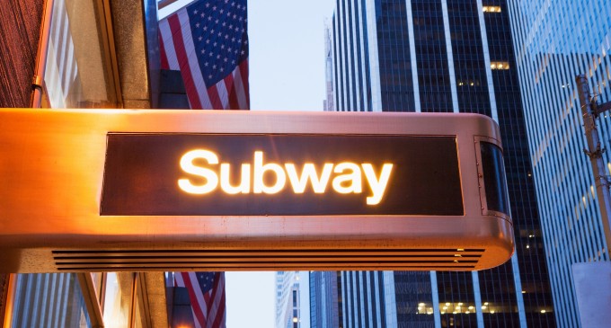 Coliziune între două trenuri la metroul din New York / 24 de răniți ușor