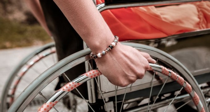 Procedura de acordare a drepturilor la transport gratuit pentru persoane cu dizabilități a fost simplificată și a fost introdus cardul electronic de carburant