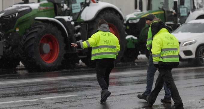 Guvernul anunță un acord cu fermierii și transportatorii care protestează la Afumați