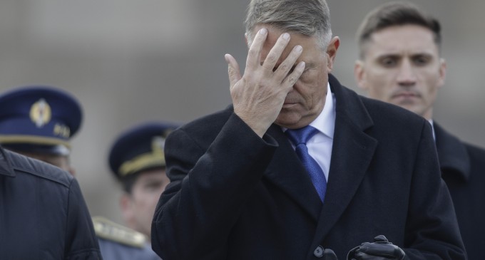 După ce l-a dat „dispărut” la Poliție, AUR l-a reclamat la Parchet pe Iohannis pentru banii cheltuiți în vizitele din străinătate