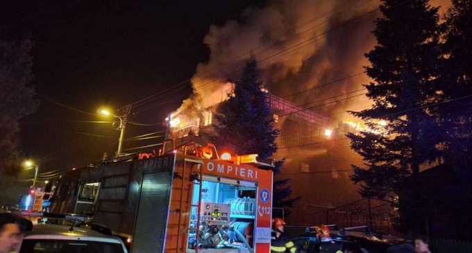 VIDEO Explozie, urmată de incendiu, la o clădire din Sectorul 5 al Capitalei / Patru persoane, transportate la spital
