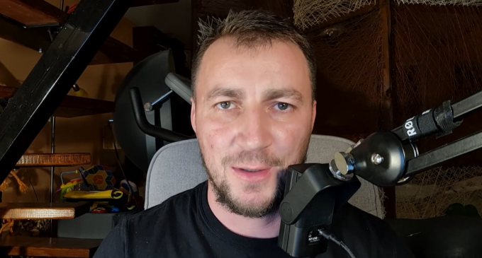 Godină revine cu o reacție după ce mai multe femei i-au scris despre agresiunile sexuale prin care au trecut: „Textul meu a lăsat loc de niște interpretări”