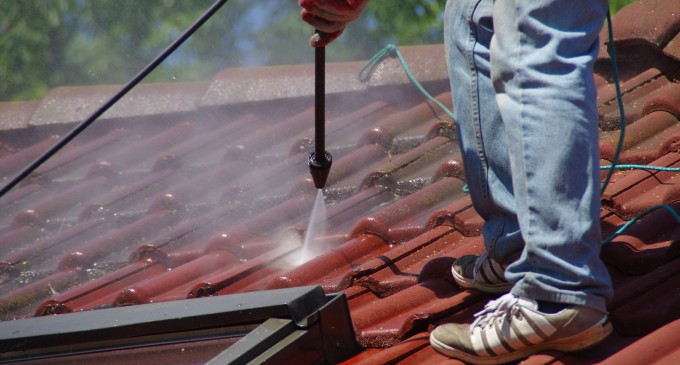 Redă Strălucirea de Odinioară Acoperișului Tău cu Expertiza Profesioniștilor