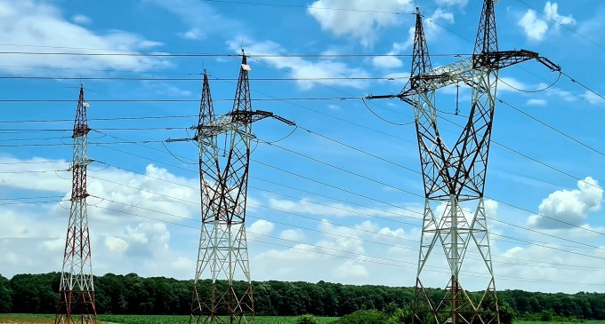 Efectul atacurilor rusești: Ucraina a crescut de câteva ori importurile de electricitate și a stopat exporturile