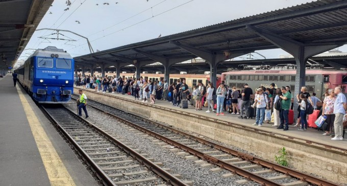 Furt în tren. Un bărbat, prins după ce a furat un portofel din rucsacul unei tinere