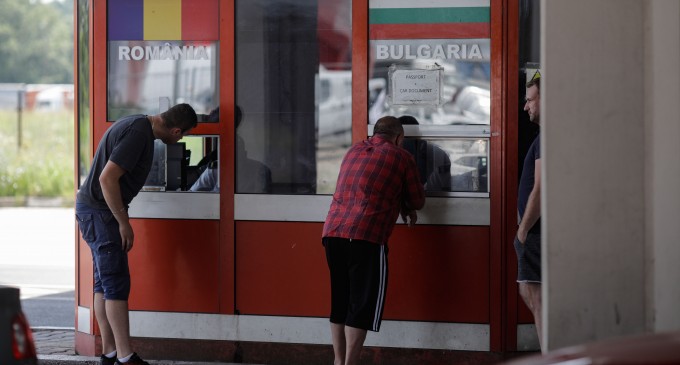 Aglomerație în vămi. Mulți români pleacă în Bulgaria sau Grecia în minivacanța de 1 Mai și Paște