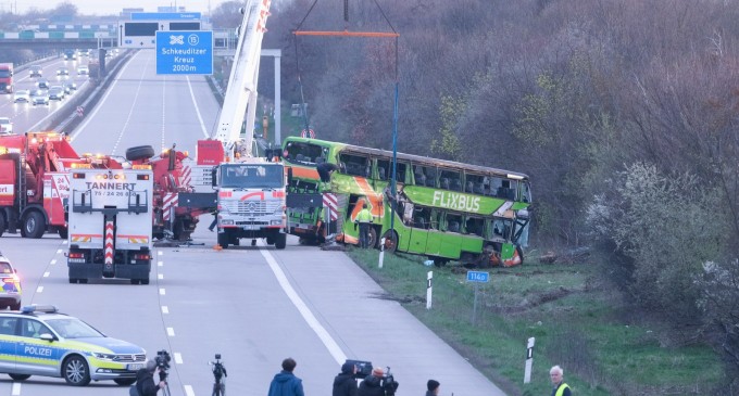 Accident de autocar cu cinci morți și peste 20 de răniți, lângă Leipzig. „Mi s-a făcut negru în fața ochilor”, spune o călătoare