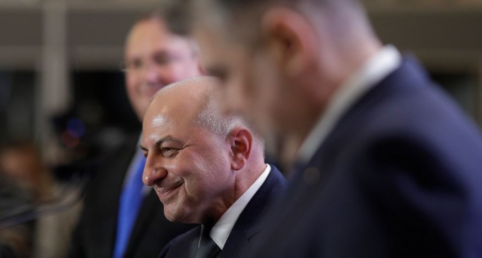 REPORTAJ. „Suntem cu arma la picior pentru a obține victoria!”. Candidatul Cîrstoiu a fost elogiat de Ciolacu, Ciucă, Firea și Neacșu, la evenimentul electoral unde medicul fost întrebat despre averea sa neștiută