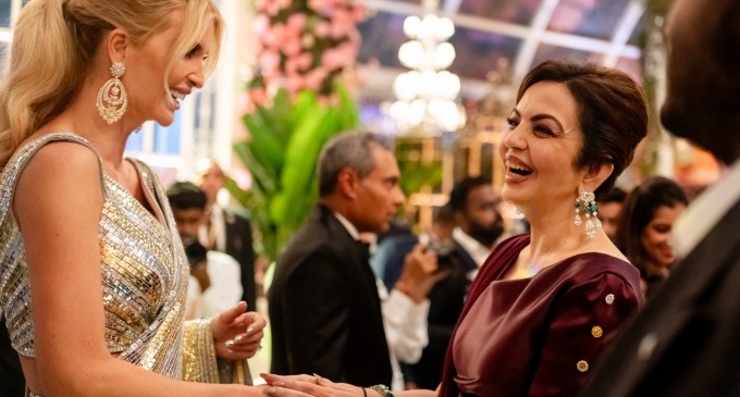 Super-bogații lumii participă la o petrecere de 3 zile înainte de o nuntă organizată de cel mai înstărit om din India