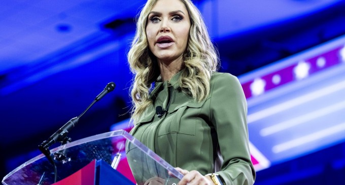 Donald Trump îşi întăreşte controlul asupra Partidului Republican. Nora sa, Lara Trump, a preluat un post-cheie la conducere şi ar vrea ca partidul să-i plătească fostului preşedinte facturile pe care le are în urma proceselor