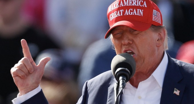 Alegeri SUA: Donald Trump vrea să obţină mai mulţi bani decât Joe Biden, într-o colectare de fonduri astronomică / Cât costă un loc la masa lui Trump