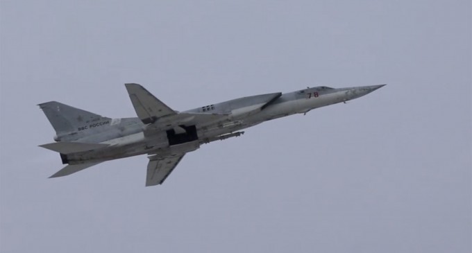 VIDEO Un bombardier strategic Tu-22 s-a prăbușit în Rusia / Ucrainenii susțin că ei l-au doborât, rușii spun că a fost o problemă tehnică