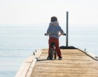 Activități în aer liber pe care le poți face împreună cu copilul tău pentru a încuraja activitatea fizică