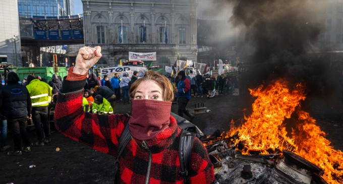 „O senzație de declin relativ”. Milioane de europeni se confruntă cu scăderea nivelului de trai și vor vota cu asta în minte la alegerile UE din iunie