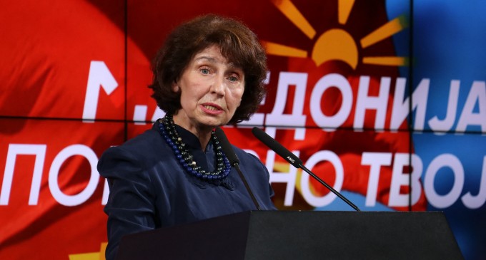 Preşedinta Macedoniei de Nord a refuzat să pronunţe la depunerea jurământului noul nume al ţării sale